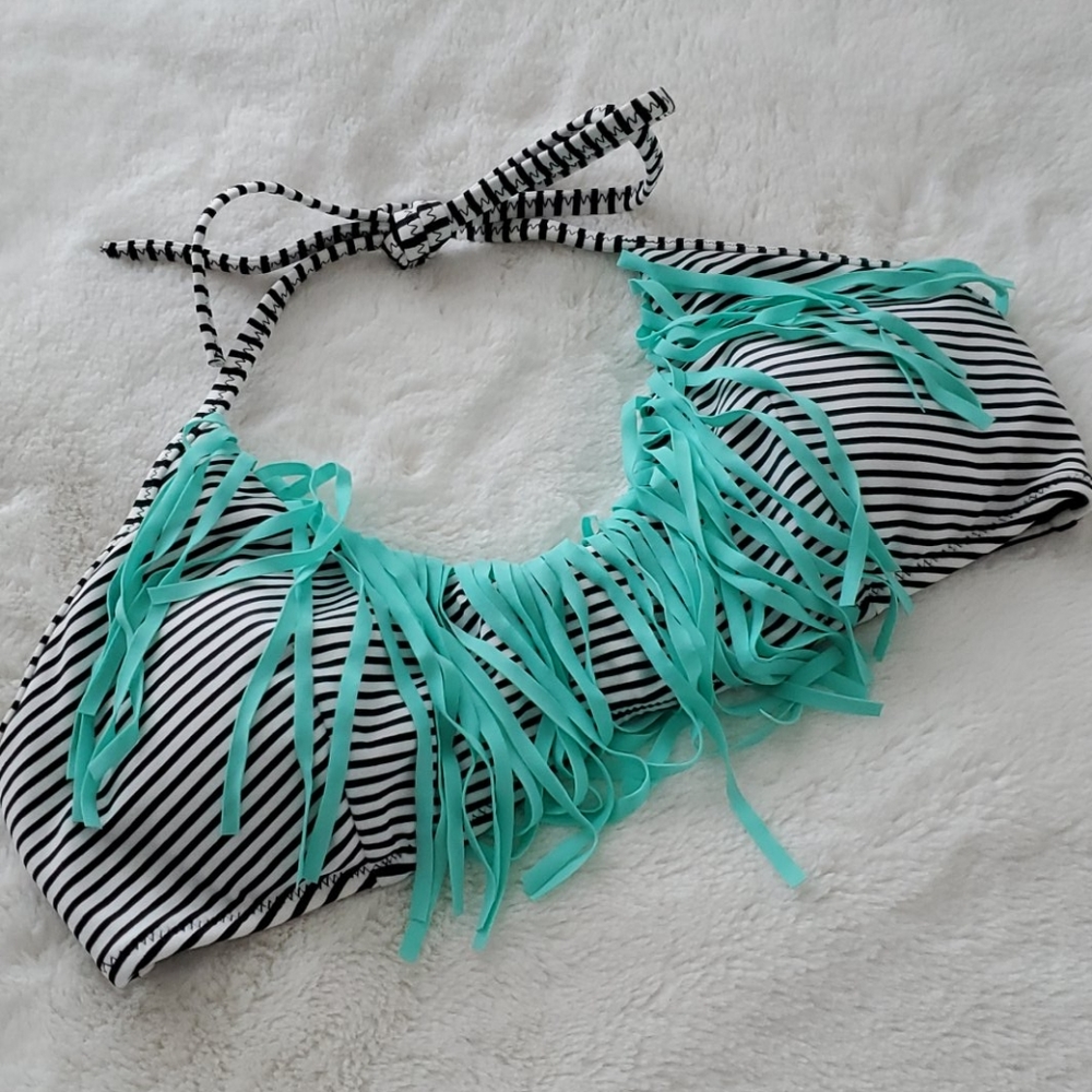 NWT Victoria's Secret fringe bikini top - size S